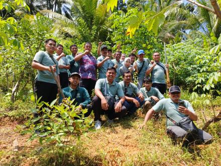 KEGIATAN PENANAMAN POHON PADA LAHAN KRITIS OLEH KOMINDAG